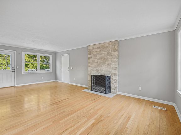 4th image of 7663 Foxboro Ln