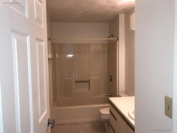 3rd image of 182 Quincy Ave #40B