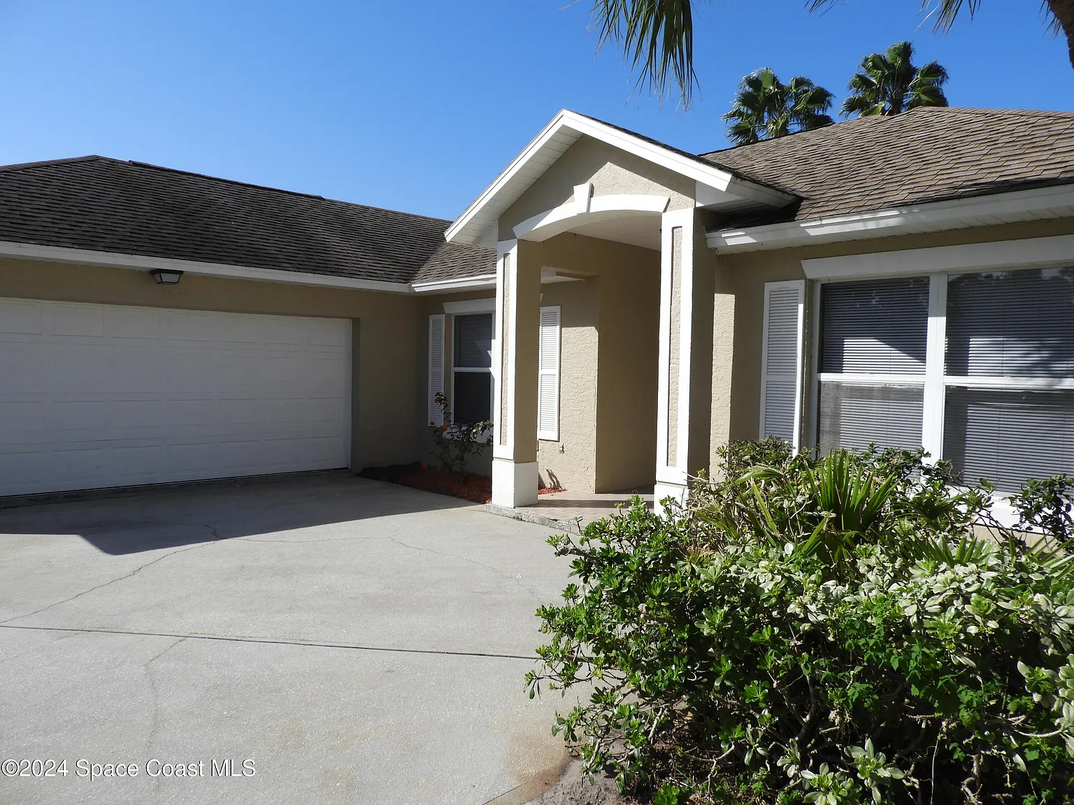 3 bed, 2.0 bath, 1593 sqft, $1,945 — Photo 2