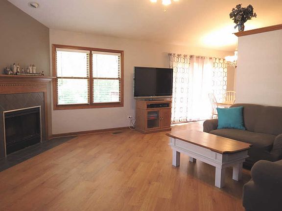 5th image of 301 River Bluff Dr #3