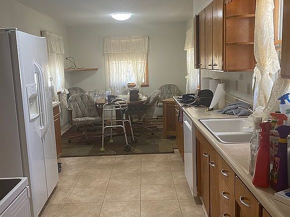 Eat-in kitchen