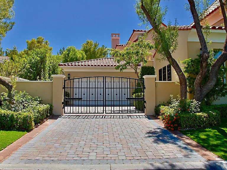 12047 Oakland Hills Dr — Photo 3