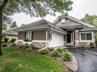 525 Wildflower Rd, Burnsville, MN 55306