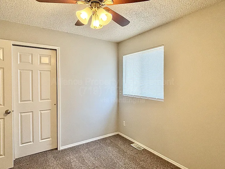 212 Oxbow Dr — Photo 14
