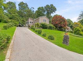 4 Narcissus Dr, Mahopac, NY 10541