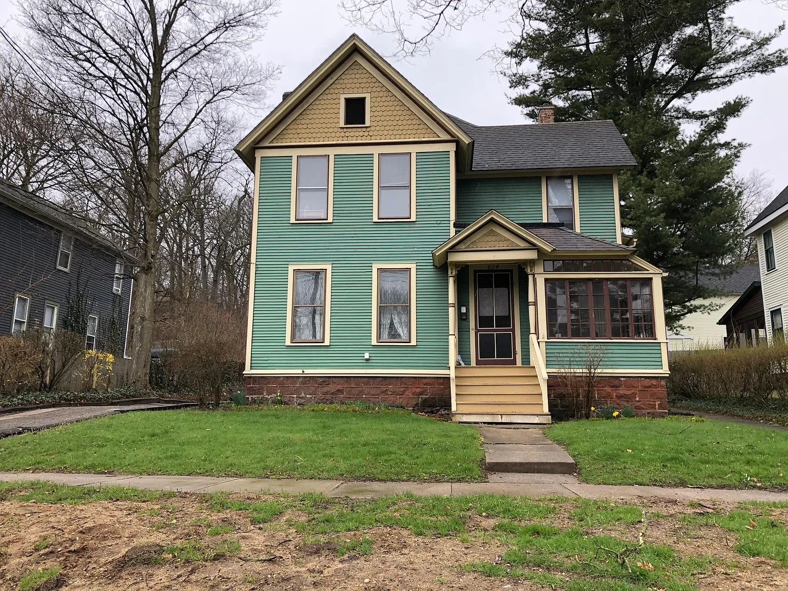 824 Davis St photo 1