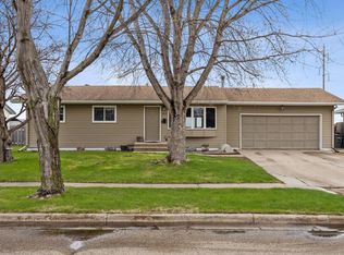 814 Rensvold Blvd, Moorhead, MN 56560