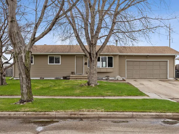 814 Rensvold Blvd, Moorhead, MN 56560