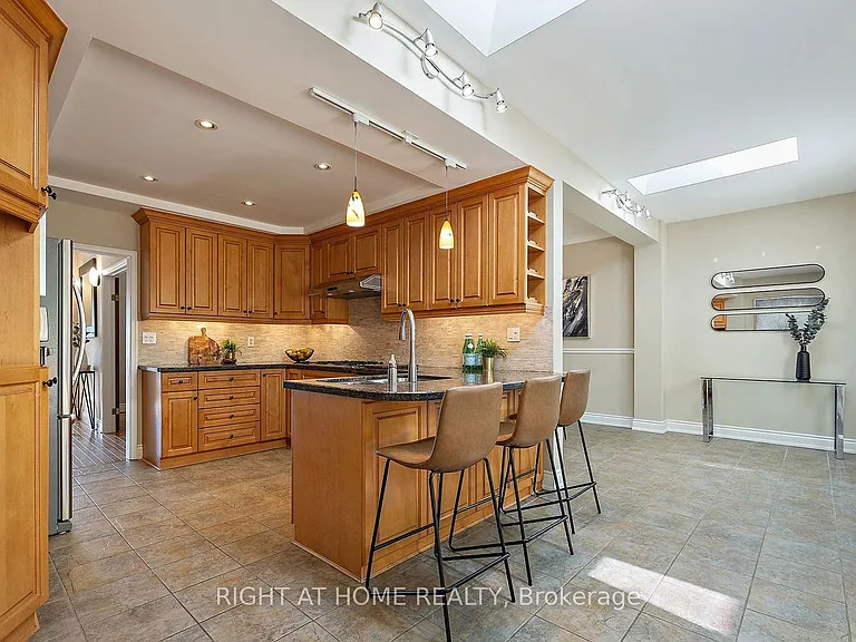 40 Catalina Dr — Photo 8