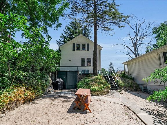 3rd image of 8742 Lake Shore Rd