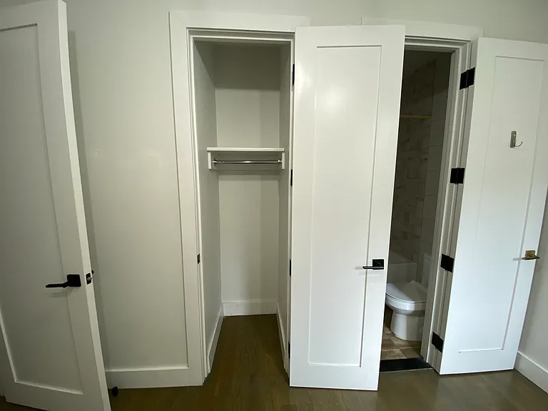 961 Seneca Ave #1B — Photo 5