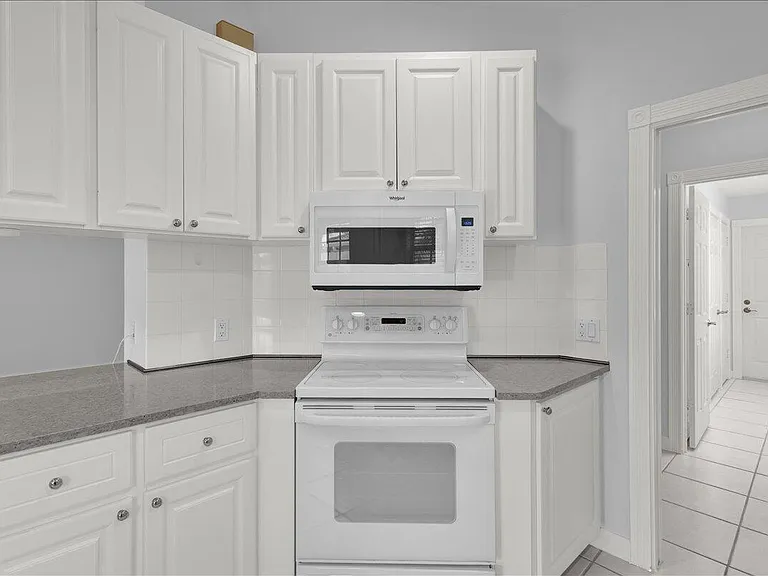 10882 SW Dardanelle Dr — Photo 9