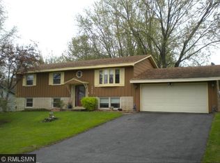 2968 Winthrop Dr N, Maplewood, MN 55109