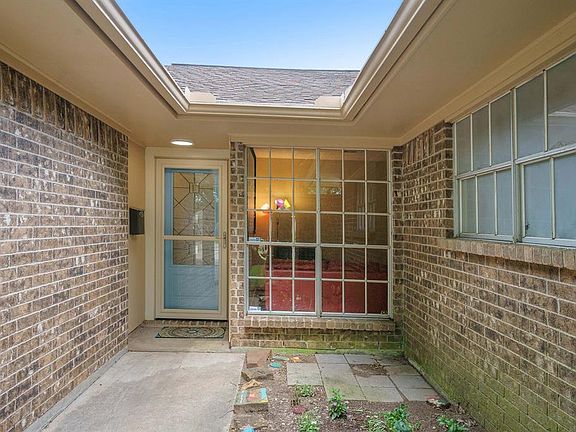 4th image of 3013 Bayou St