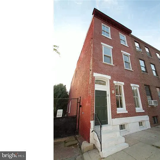 2 bed, 1.0 bath, 1150 sqft, $2,300 — Photo 1
