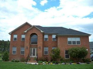 300 Riviara Pl, Chesapeake, VA 23322