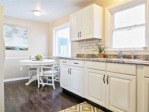 5th image of 276 Beechwood Cres
