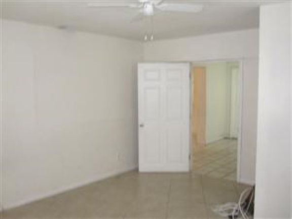 5th image of 870 NW 33rd Ter
