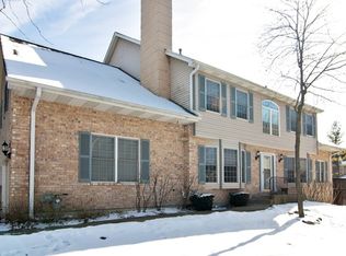 1356 Laurel Oaks Dr, Streamwood, IL 60107