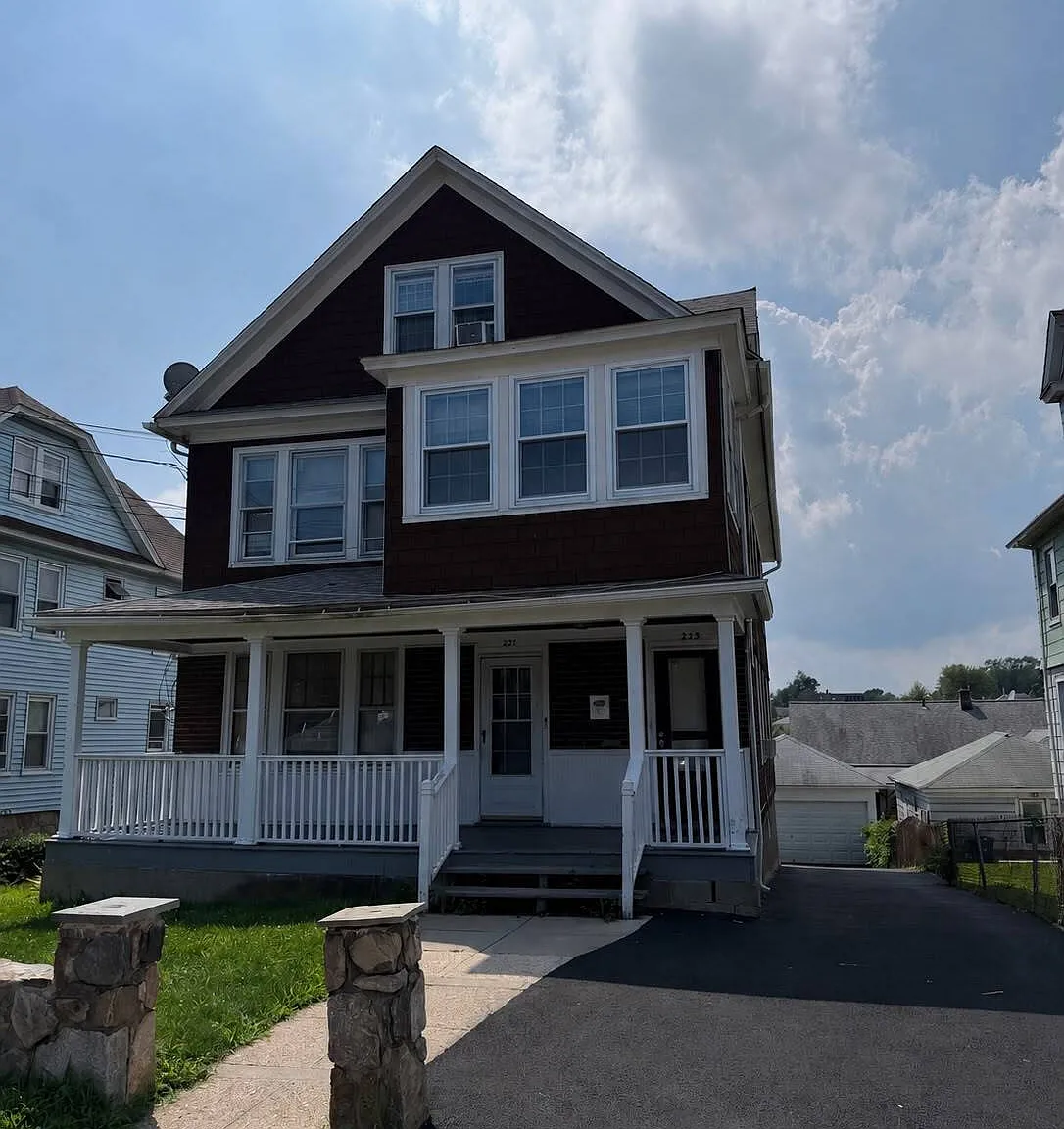 2 bed, 1.0 bath, 1100 sqft, $1,995 — Photo 1