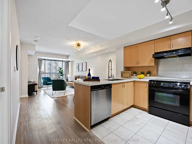 18 Beverley St #416 — Photo 11