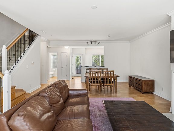 5th image of 523 Allard Pl