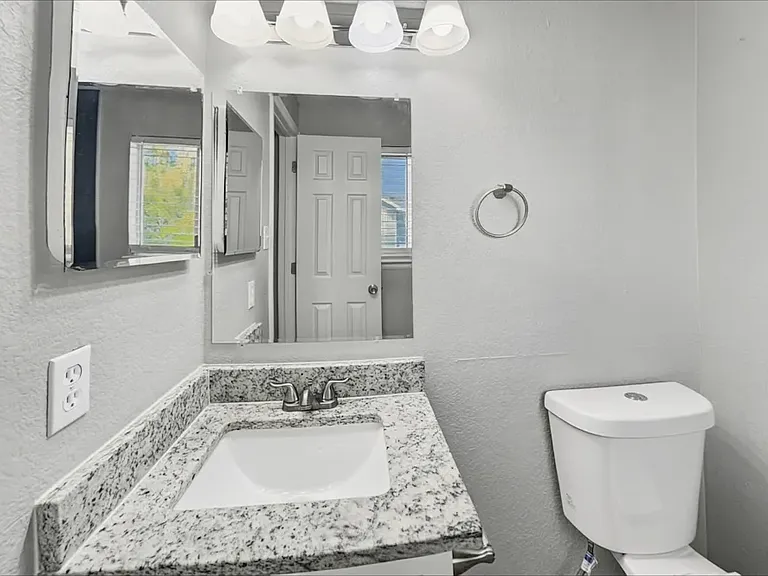 12724 Glencoe St — Photo 4