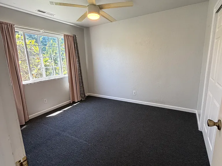 1829 Kinsley St — Photo 23