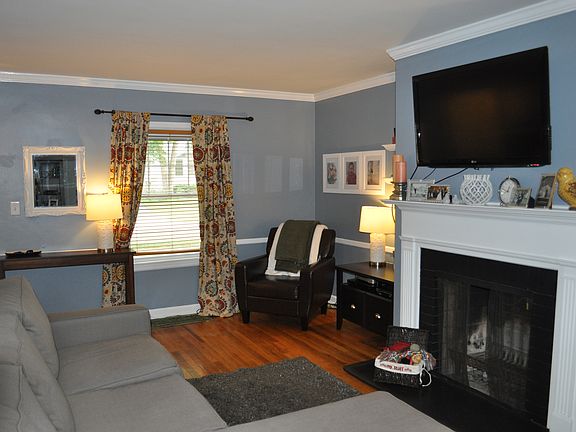 3rd image of 826 Grandon Ave