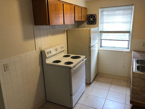 4th image of 445 Englewood Ave APT 2