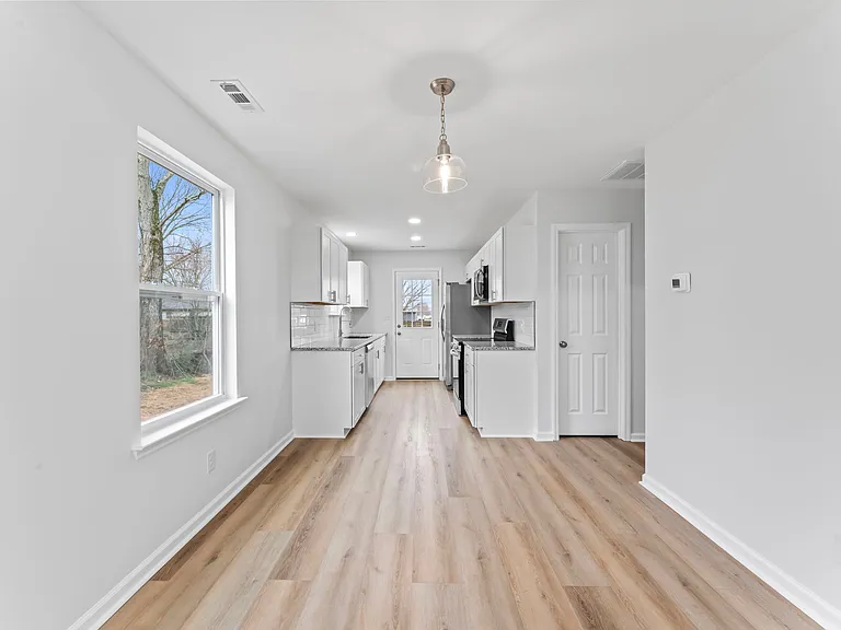 329 Simpson St — Photo 13