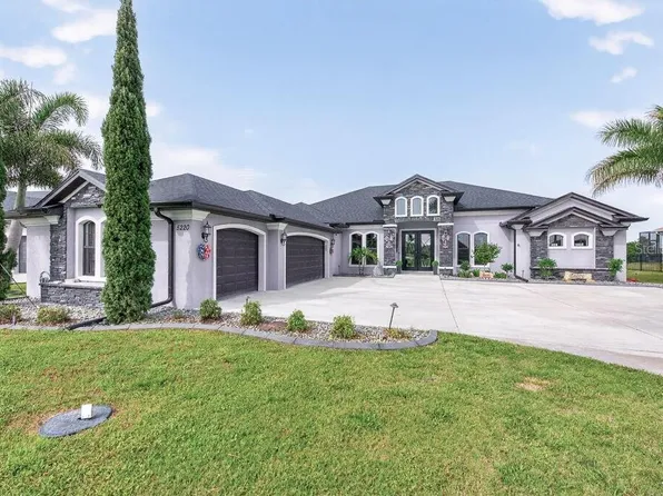 5220 Lake Venice Dr, Wimauma, FL 33598