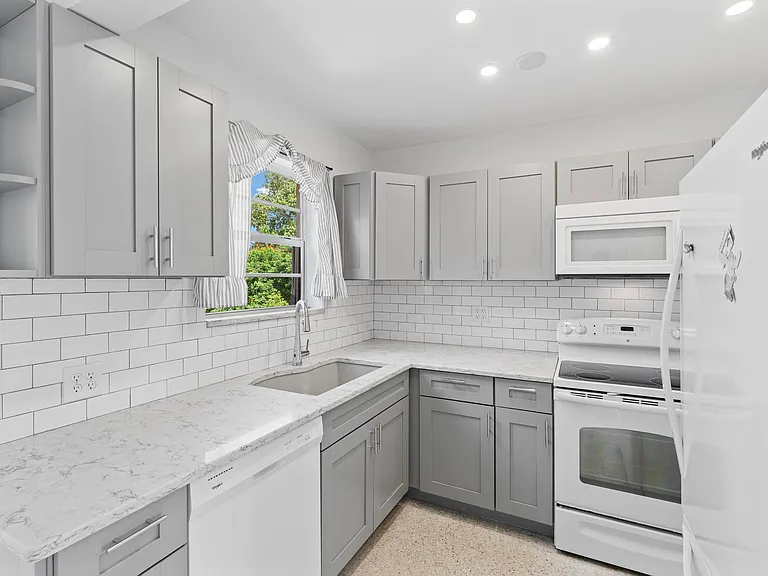 331 Winters St — Photo 10
