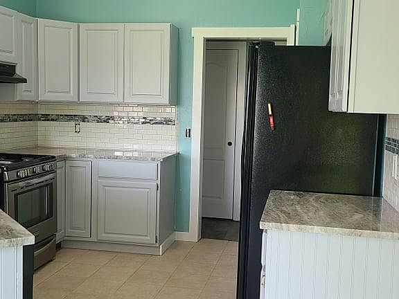 4th image of 1616 NE 10th St