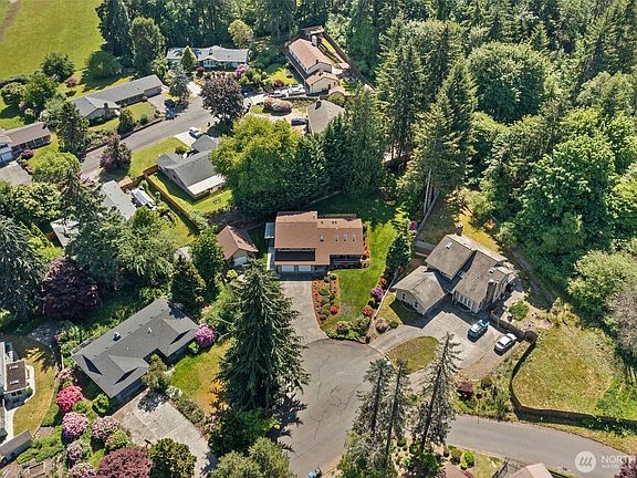 3rd image of 1336 Paradise Court SE