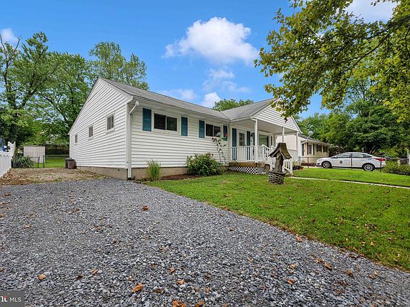 4th image of 1016 Harrison Dr