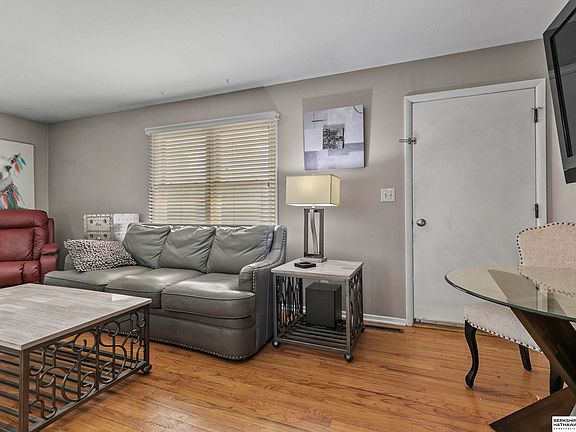 5th image of 4729 Gladstone St