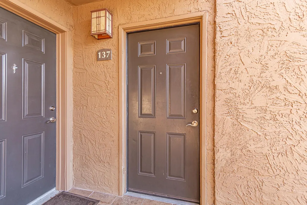 Building Photo - 3825 E Camelback Rd #137