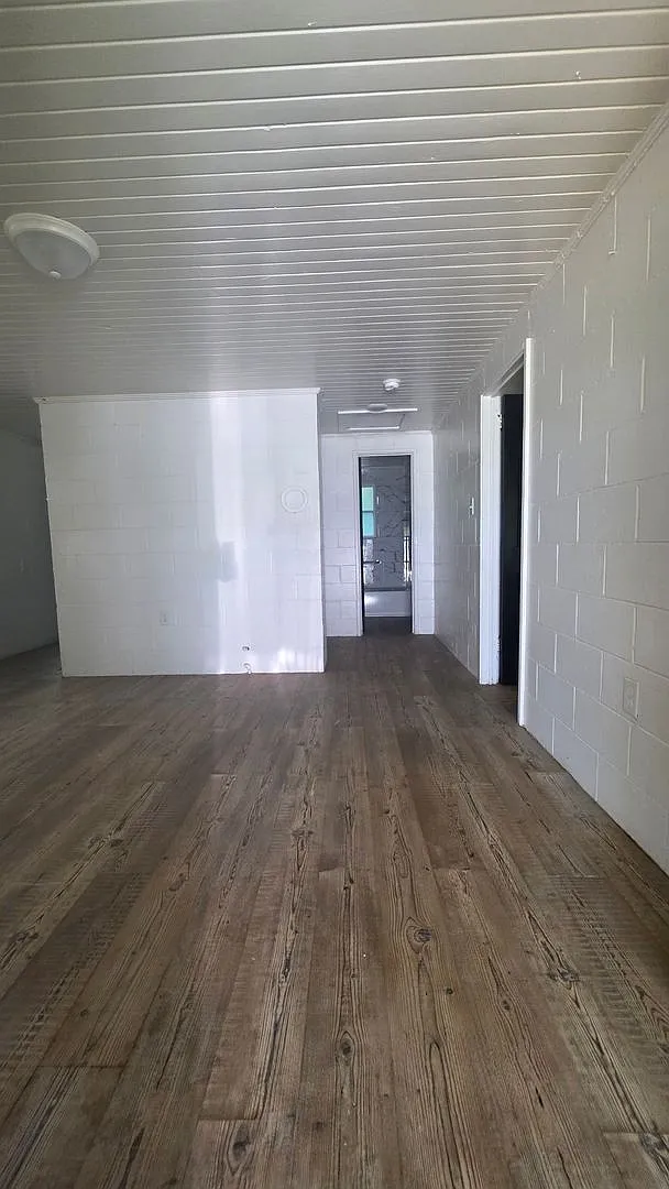 1404 S Jackson — Photo 2