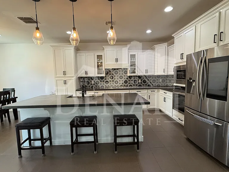 1729 W Myrna Ln — Photo 7