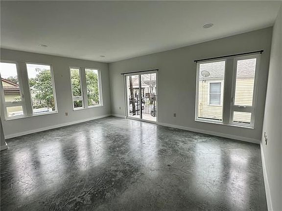 4th image of 3100 Banks St #101