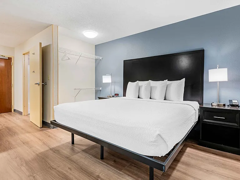 Deluxe Studio - 1 King Bed