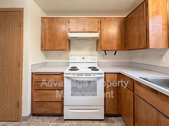 5th image of 240 Monmouth Ave S APT 3