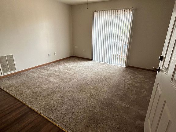 2nd image of 201-215 Hyler Dr #201-01