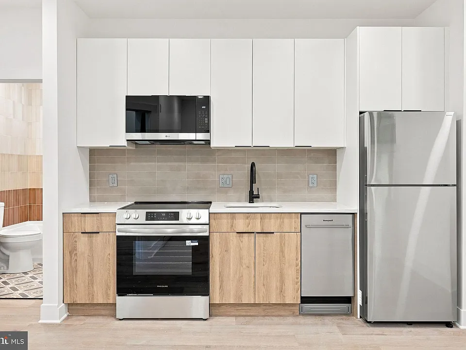 3206 Dauphin St #3