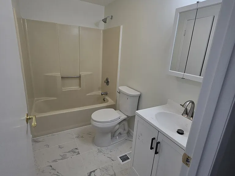 304 Lake Crystalbrook Dr — Photo 4