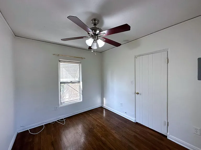 393 N Baldwin Ave — Photo 21