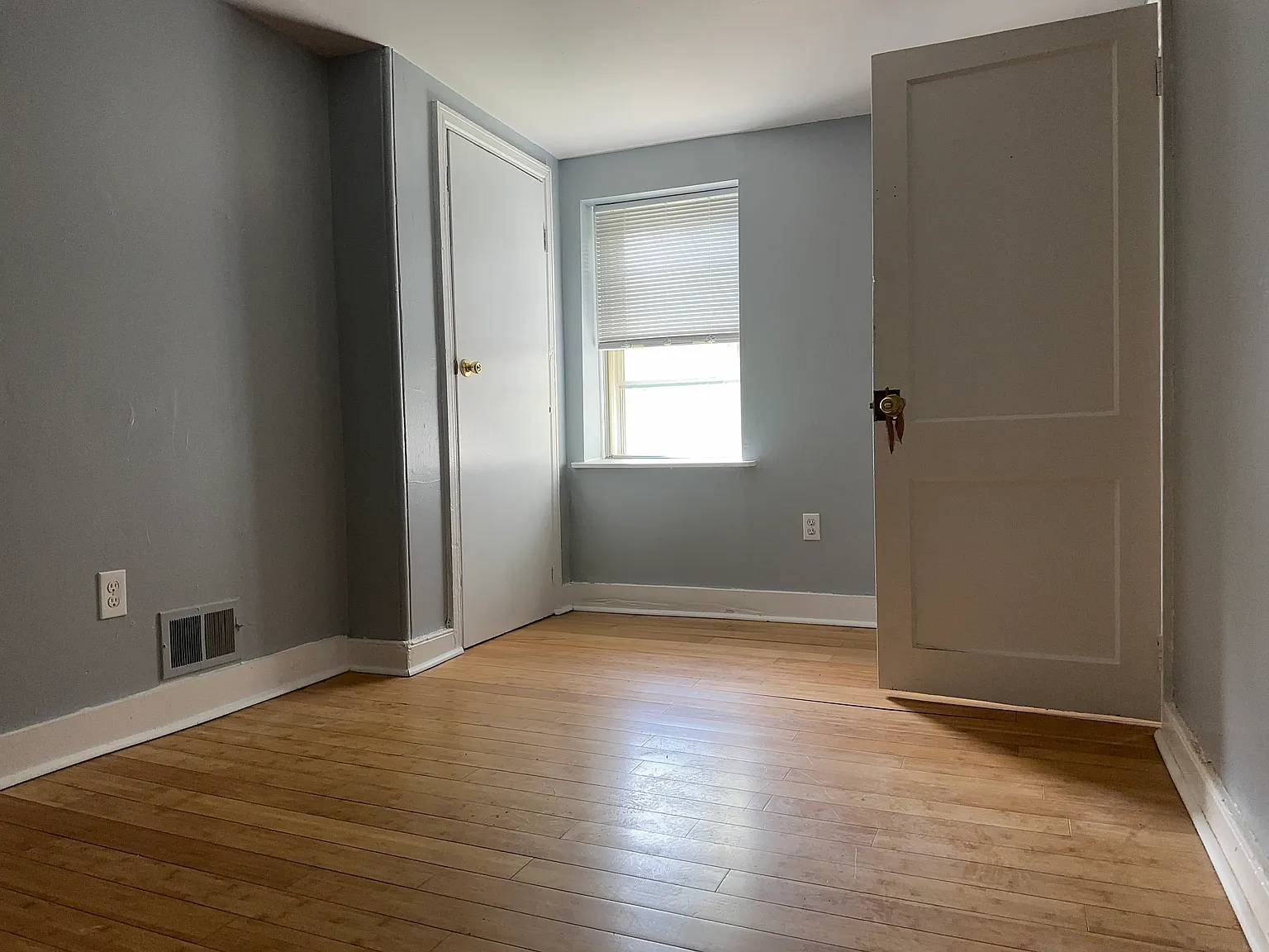 4 bed, 1584 sqft, $1,950 — Photo 2