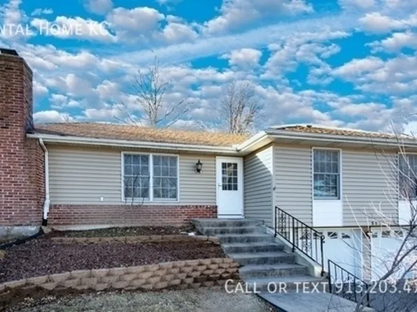 805 S Virginia Ln, Olathe, KS 66061