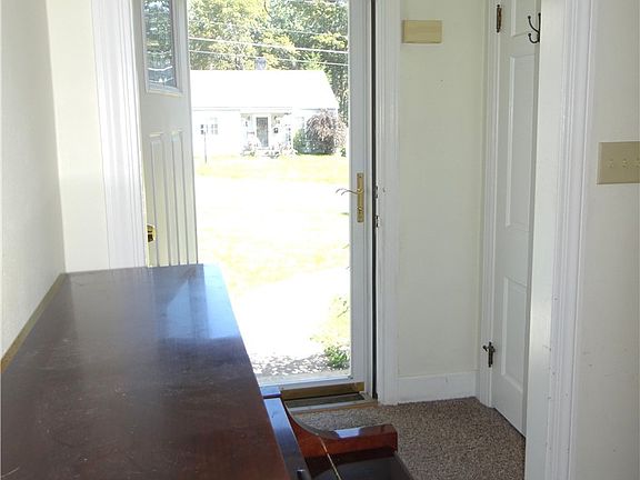 5th image of 341 Larchmont Rd